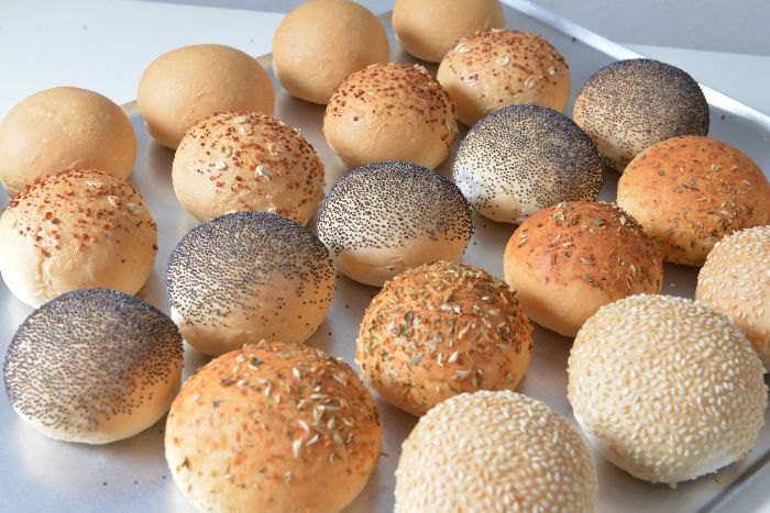 香草、燕麥、芝麻、黑芝麻小餐包